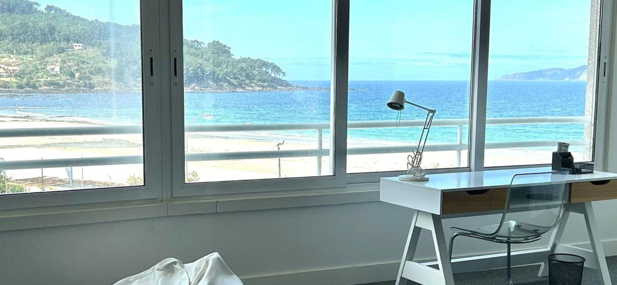 Amplio Piso A Pie De Playa De Patos. Nigran.アパートメント エクステリア 写真